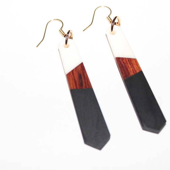 *2 for $15* Black Wood Resin Drop Earrings - Picture 1 of 4